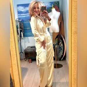 NWT,Gianni Bini,GOLD Satin OUTFIT,Coordinating Wrap-Top &High-Rise Cargo,Size M